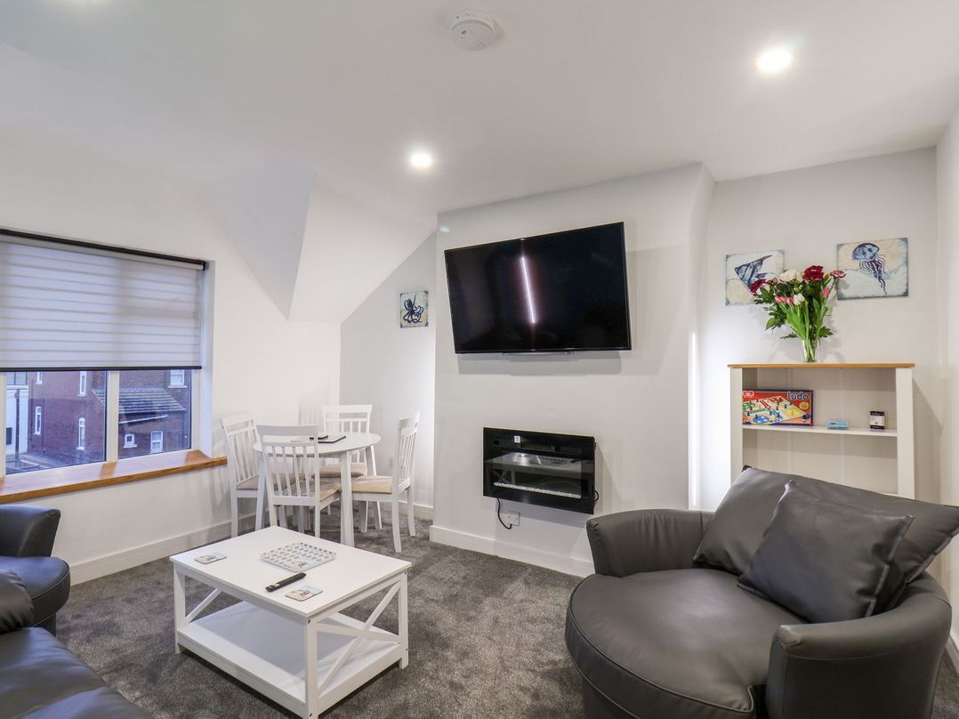 Frankie’s Seaview 5