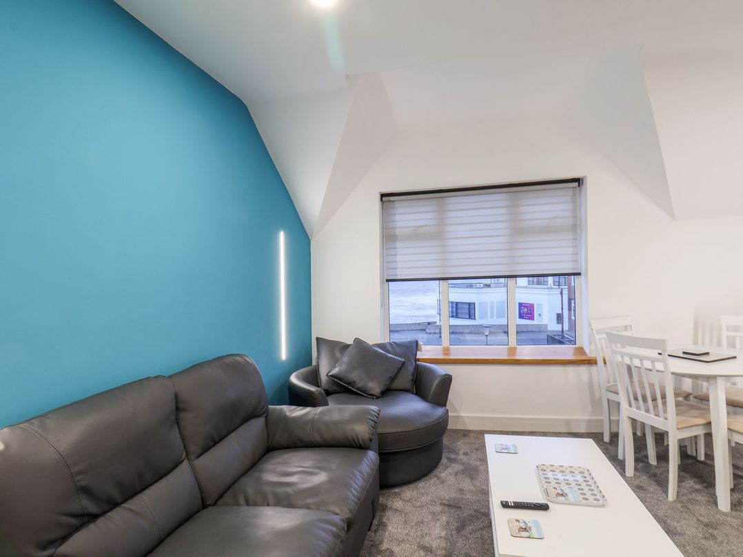 Frankie’s Seaview 5