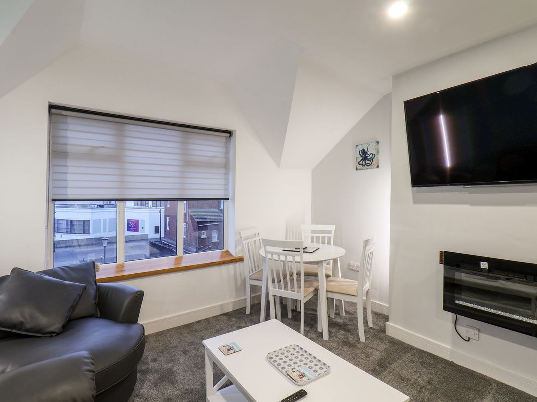 Frankie’s Seaview 5