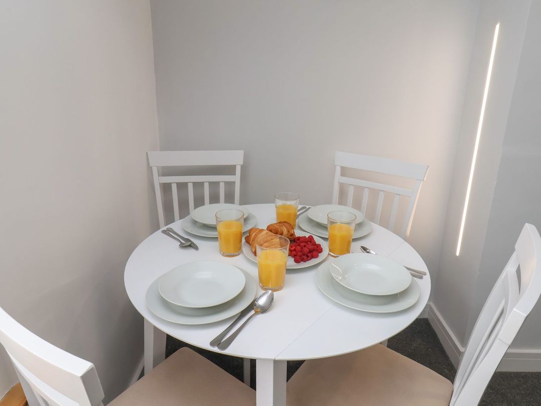 Frankie’s Seaview 5