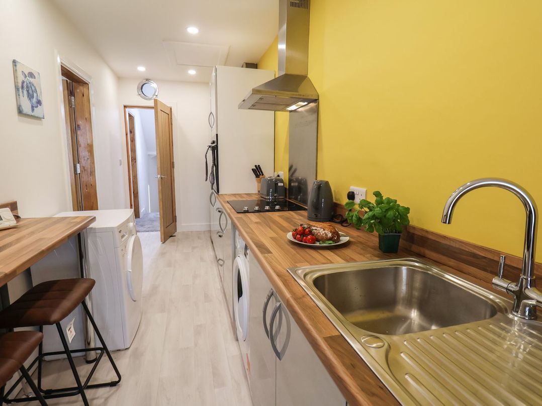 Frankie’s Seaview 5