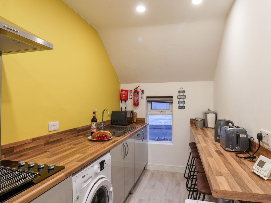 Frankie’s Seaview 5