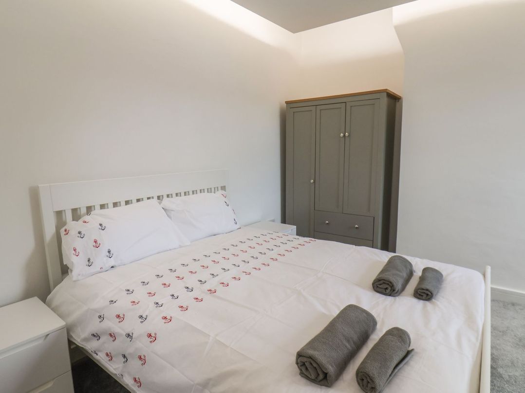 Frankie’s Seaview 5