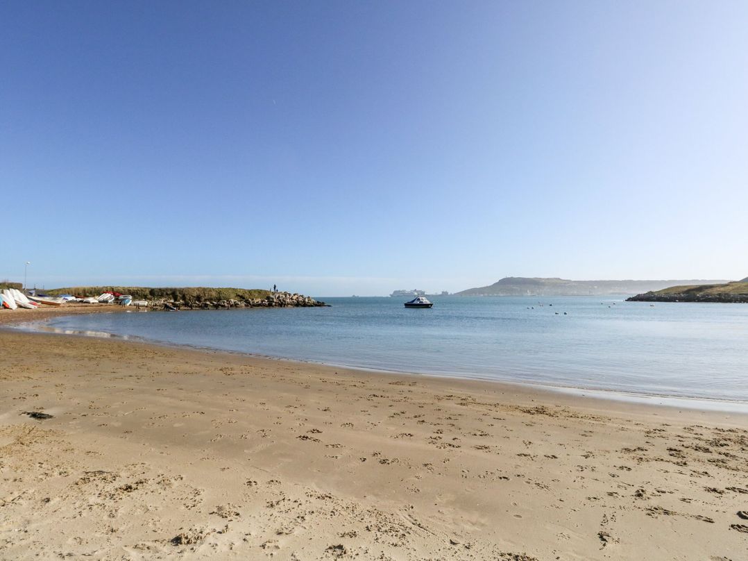 Home from Home near the Sea