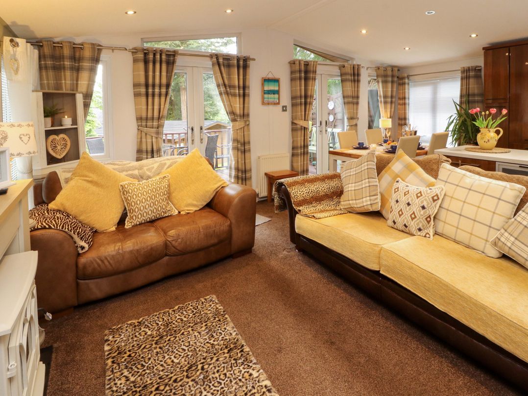 Jodene Lodge, Redwood 2