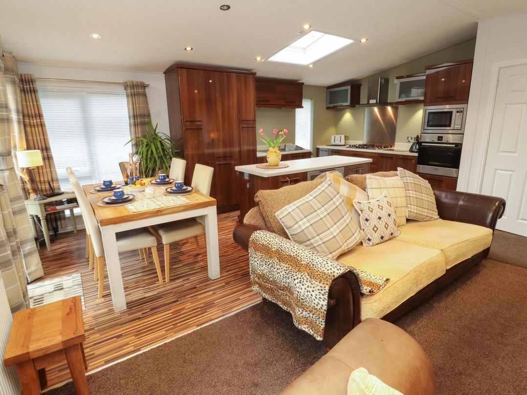 Jodene Lodge, Redwood 2