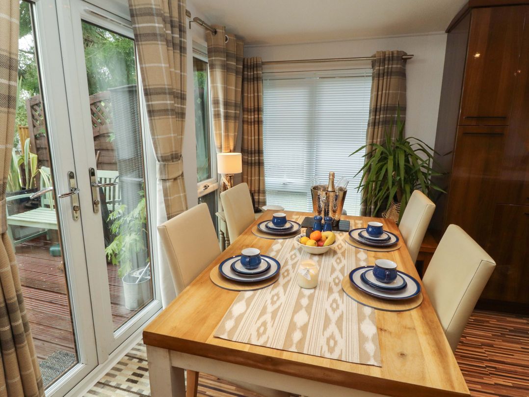Jodene Lodge, Redwood 2