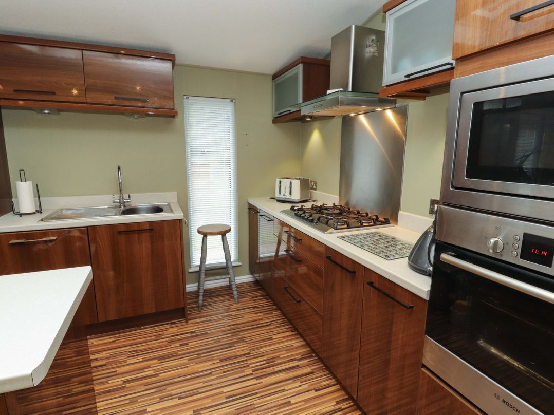 Jodene Lodge, Redwood 2