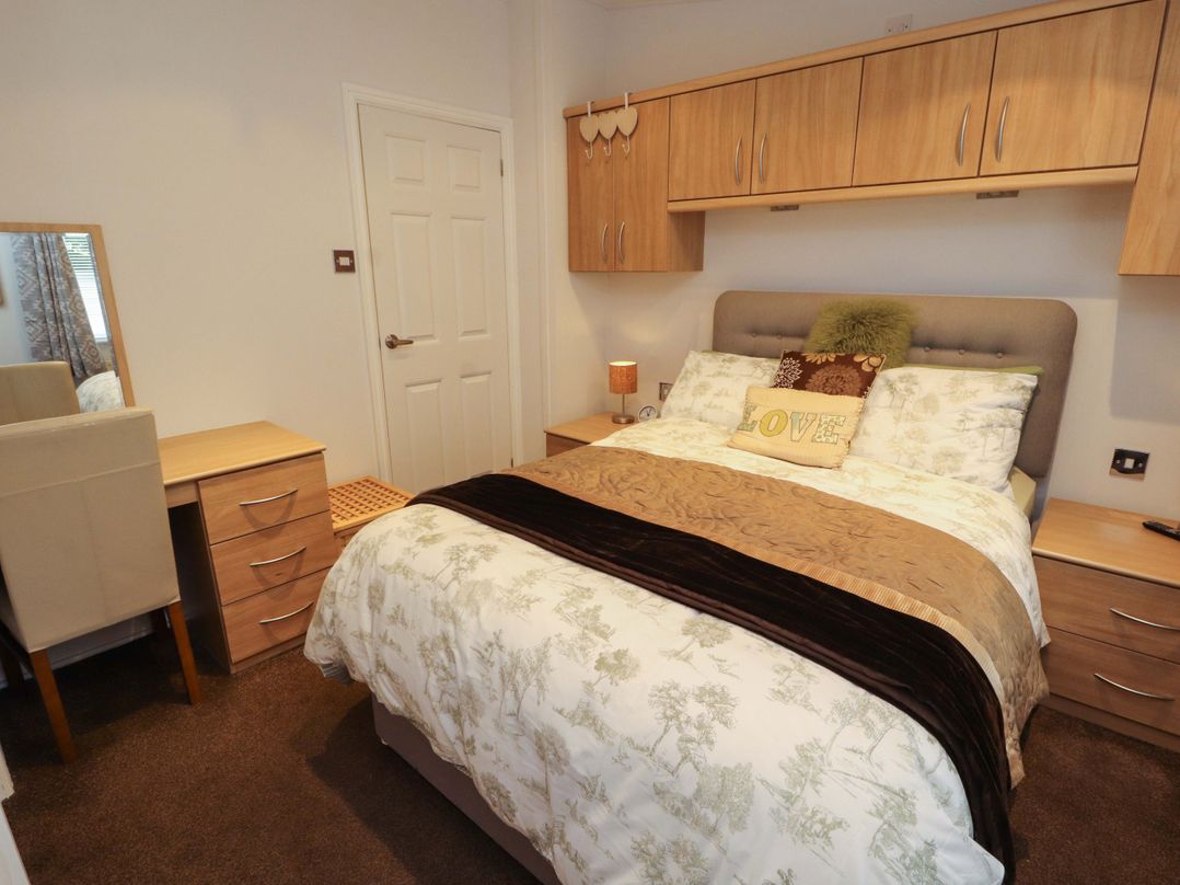 Jodene Lodge, Redwood 2