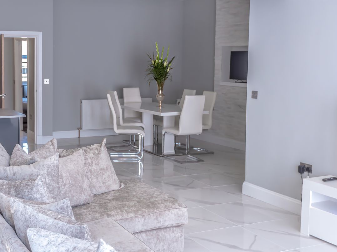 Pet-friendly hot tub retreat near Loch Leven