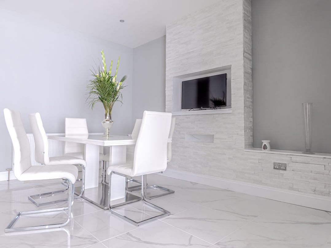 Pet-friendly hot tub retreat near Loch Leven