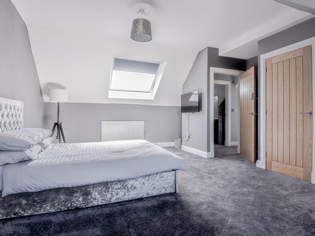 Pet-friendly hot tub retreat near Loch Leven