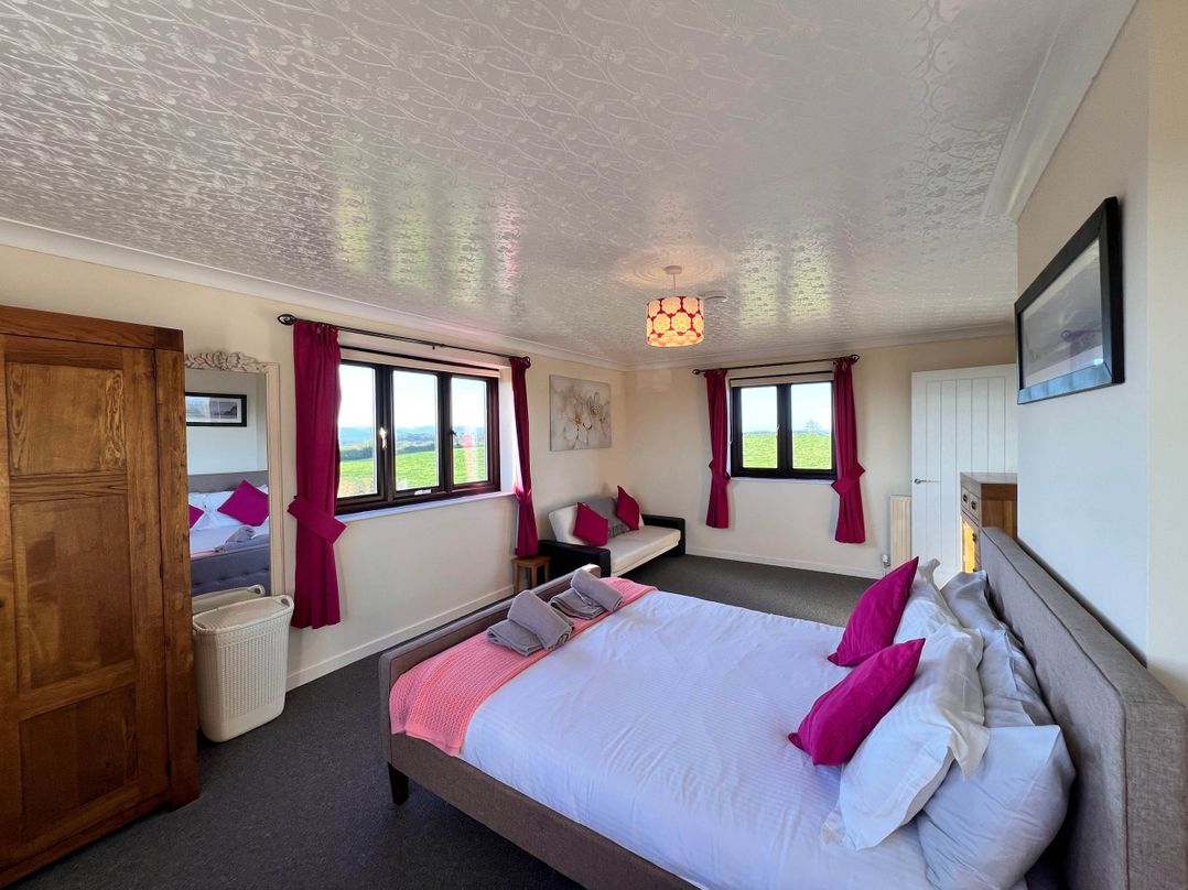 Dog-friendly farmhouse with Menai Strait views