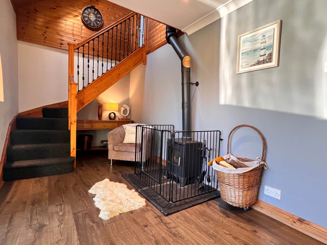 Cottage with mountain and sea views, Anglesey