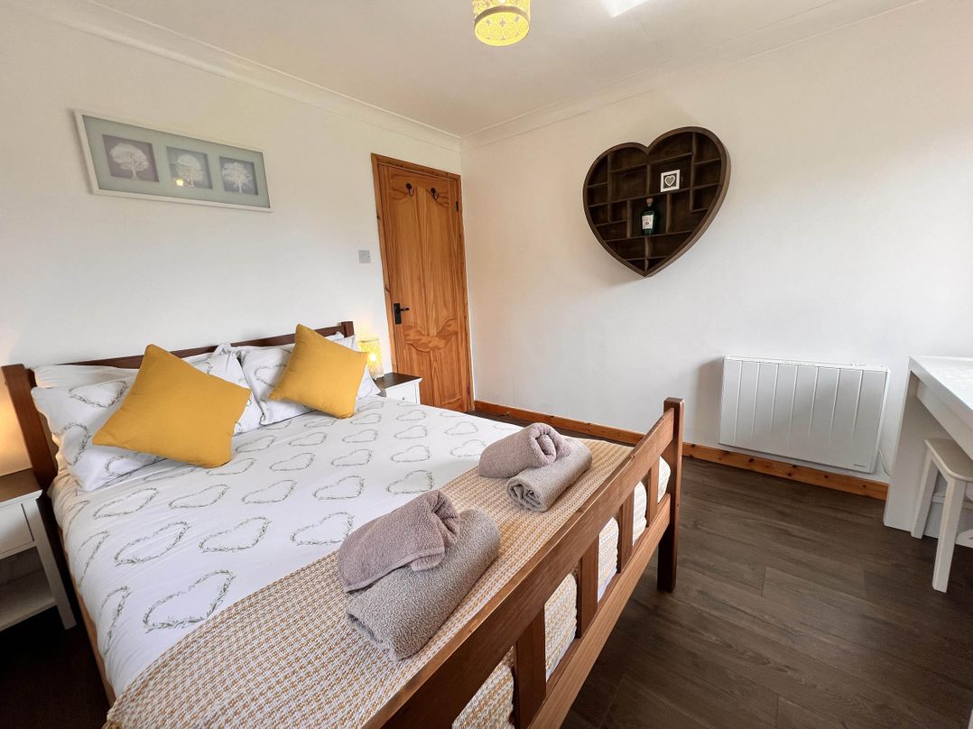 Cottage with mountain and sea views, Anglesey