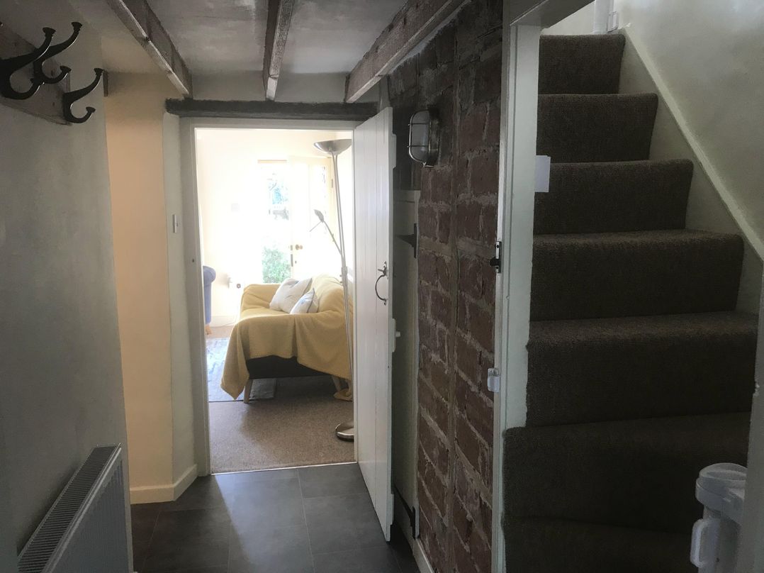 Coastal cottage near harbour, beach and pubs