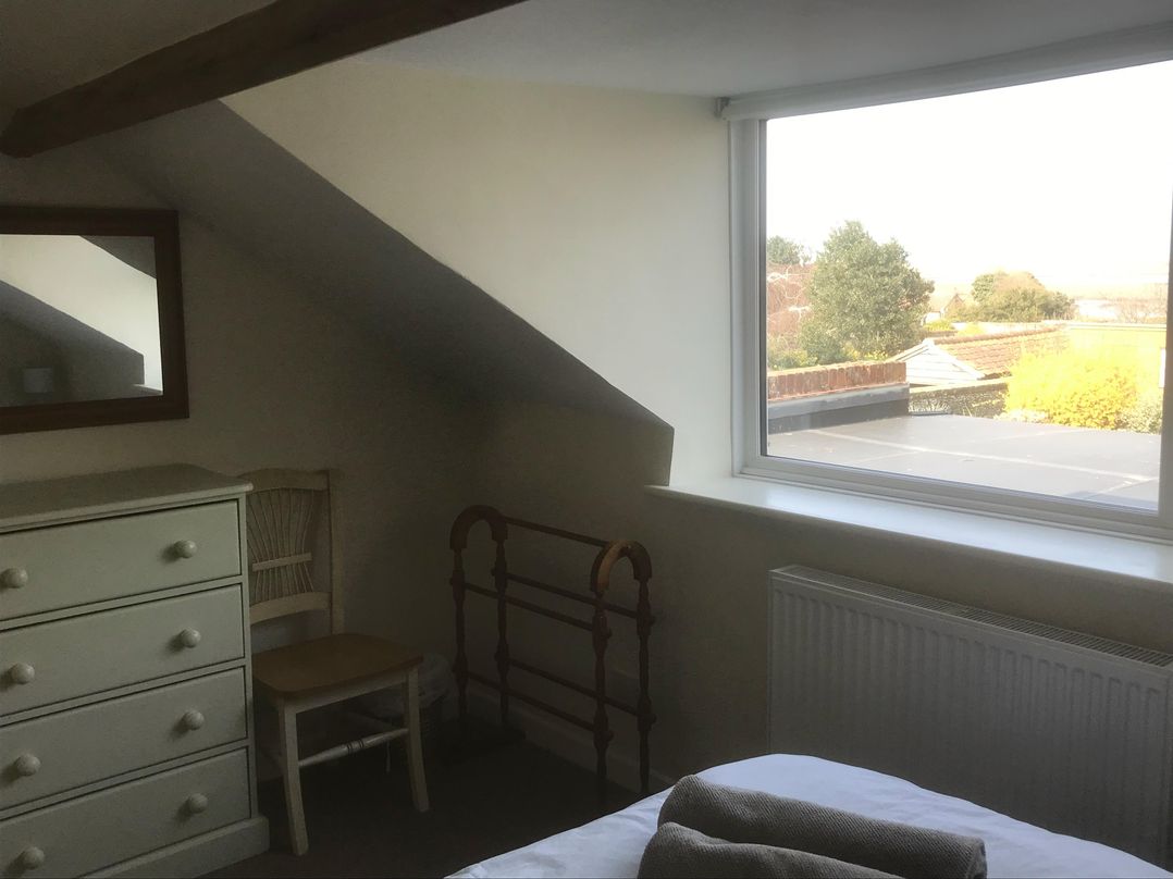 Coastal cottage near harbour, beach and pubs