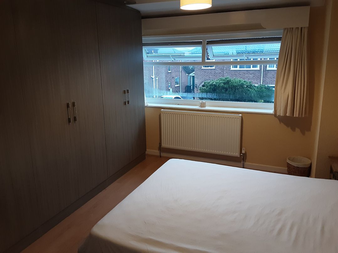 Village retreat with canal walk into Chester