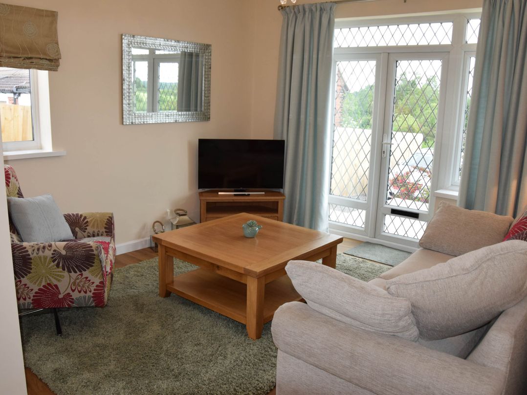 Walkers' cottage with valley views near the Peaks