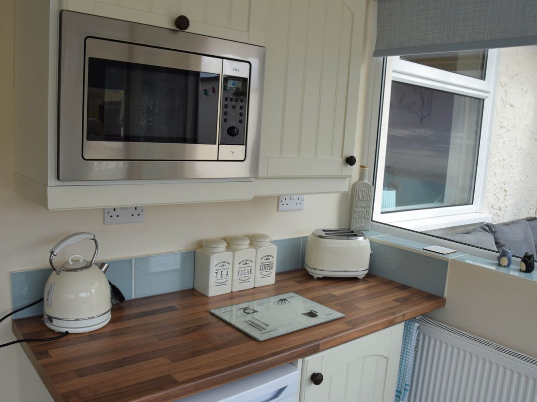 Walkers' cottage with valley views near the Peaks