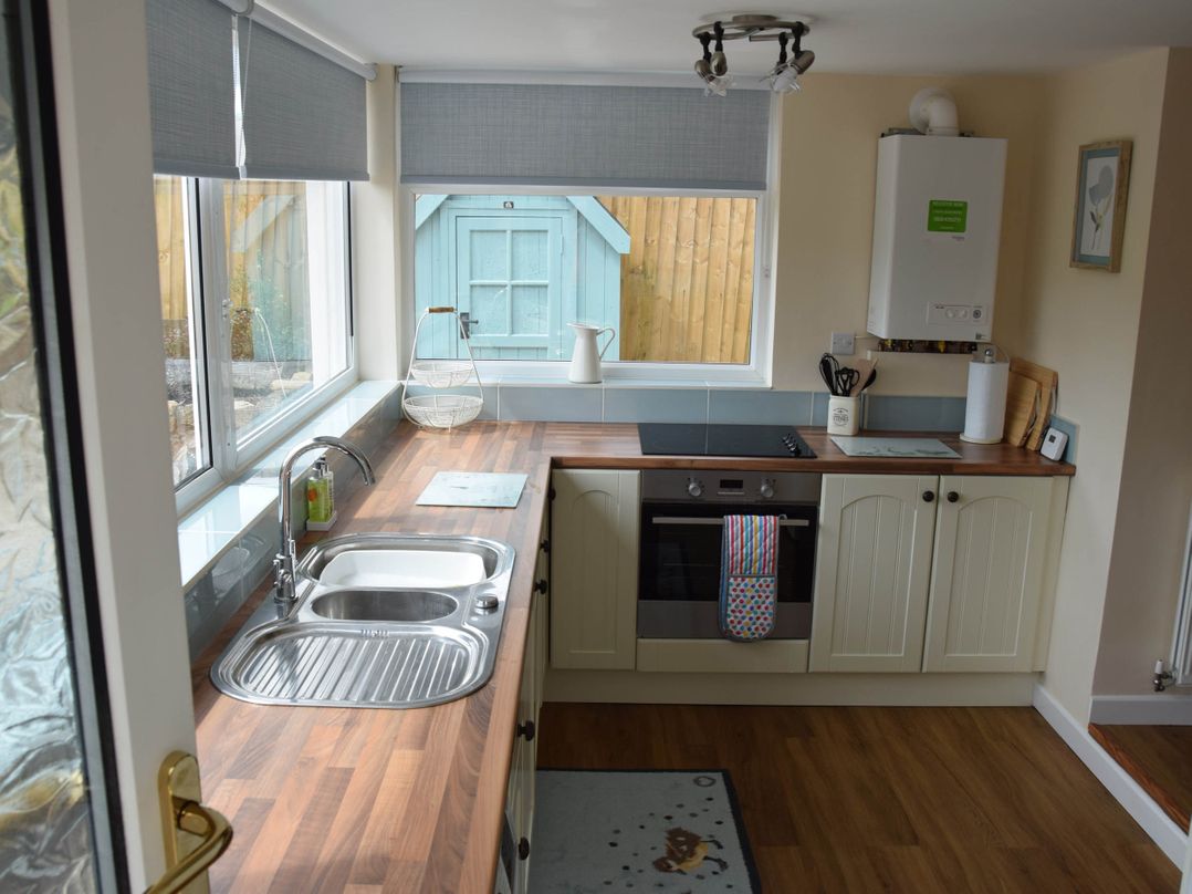 Walkers' cottage with valley views near the Peaks