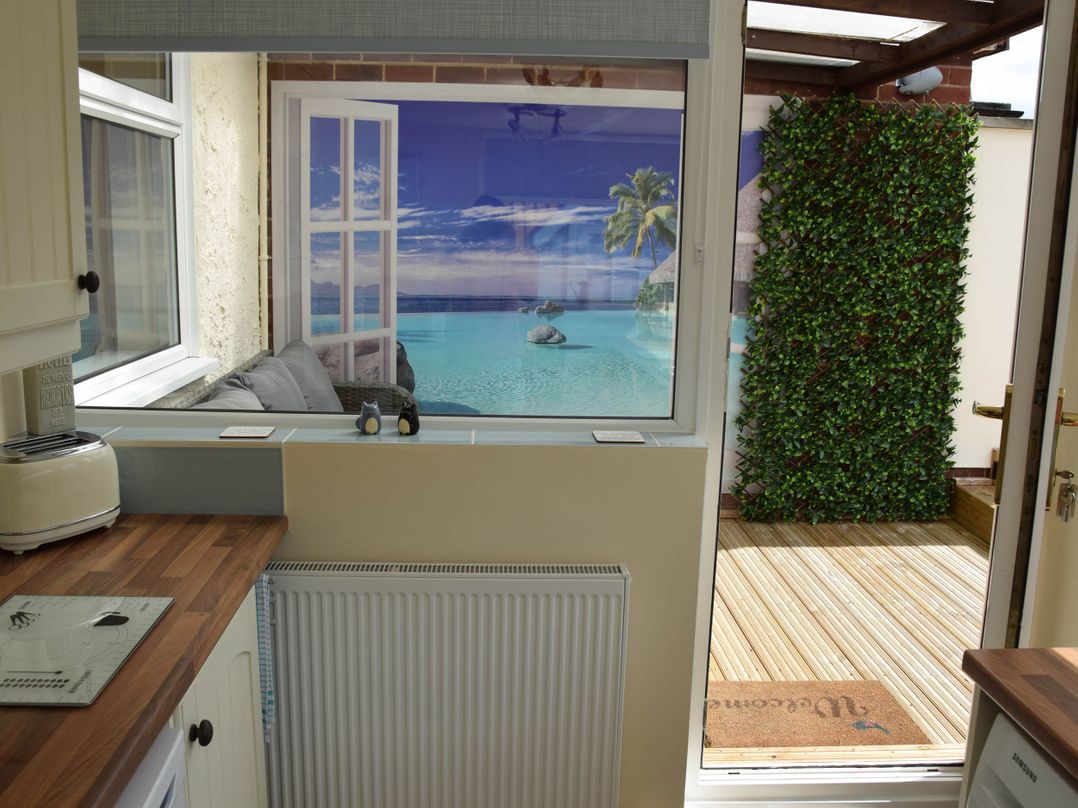 Walkers' cottage with valley views near the Peaks