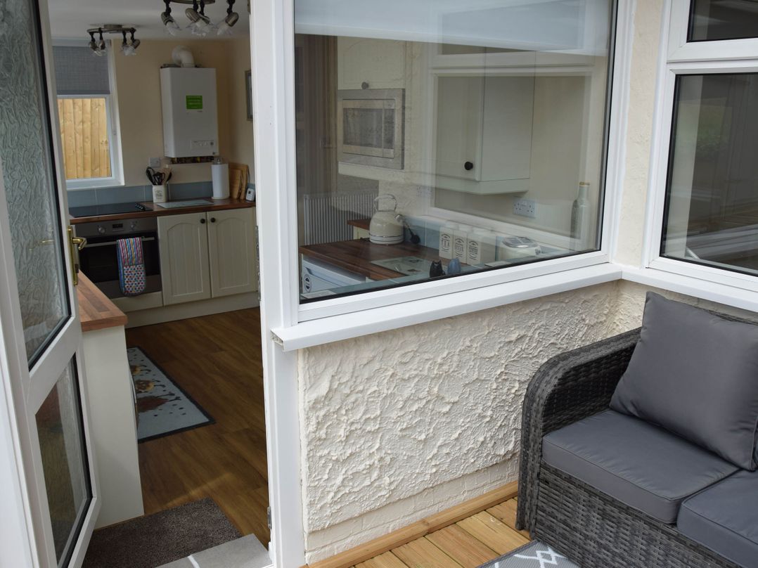 Walkers' cottage with valley views near the Peaks