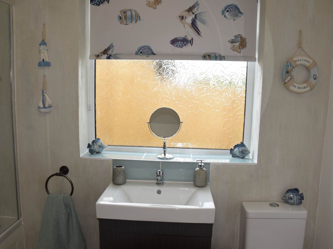 Walkers' cottage with valley views near the Peaks