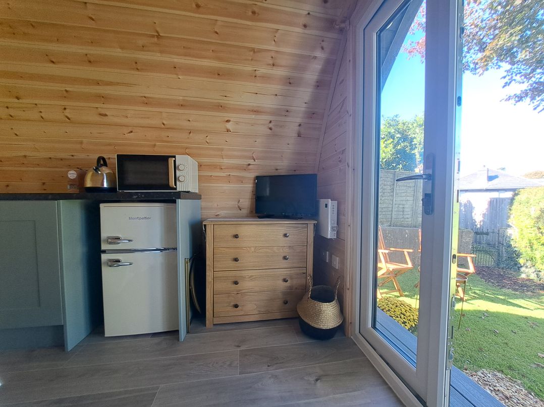 Peaceful pod with bay views, walk to 3 beaches