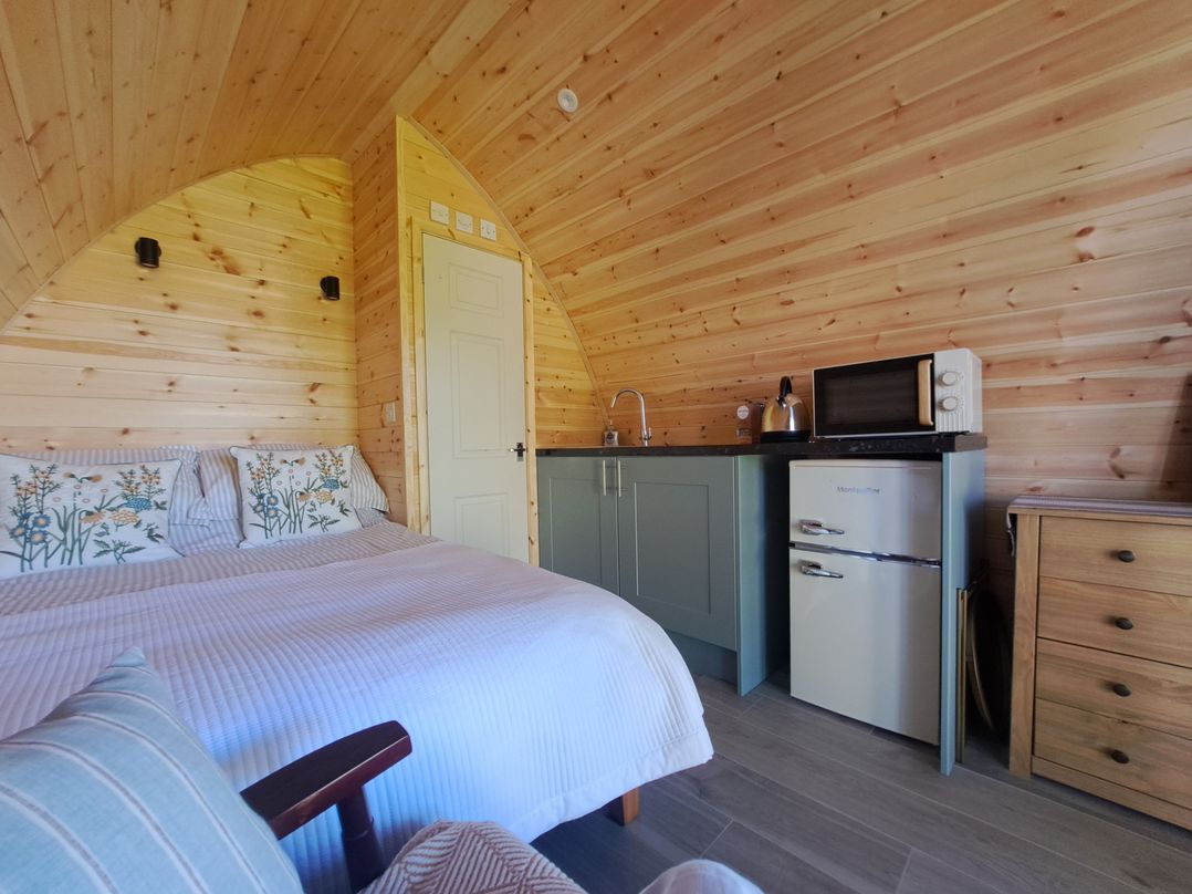 Peaceful pod with bay views, walk to 3 beaches