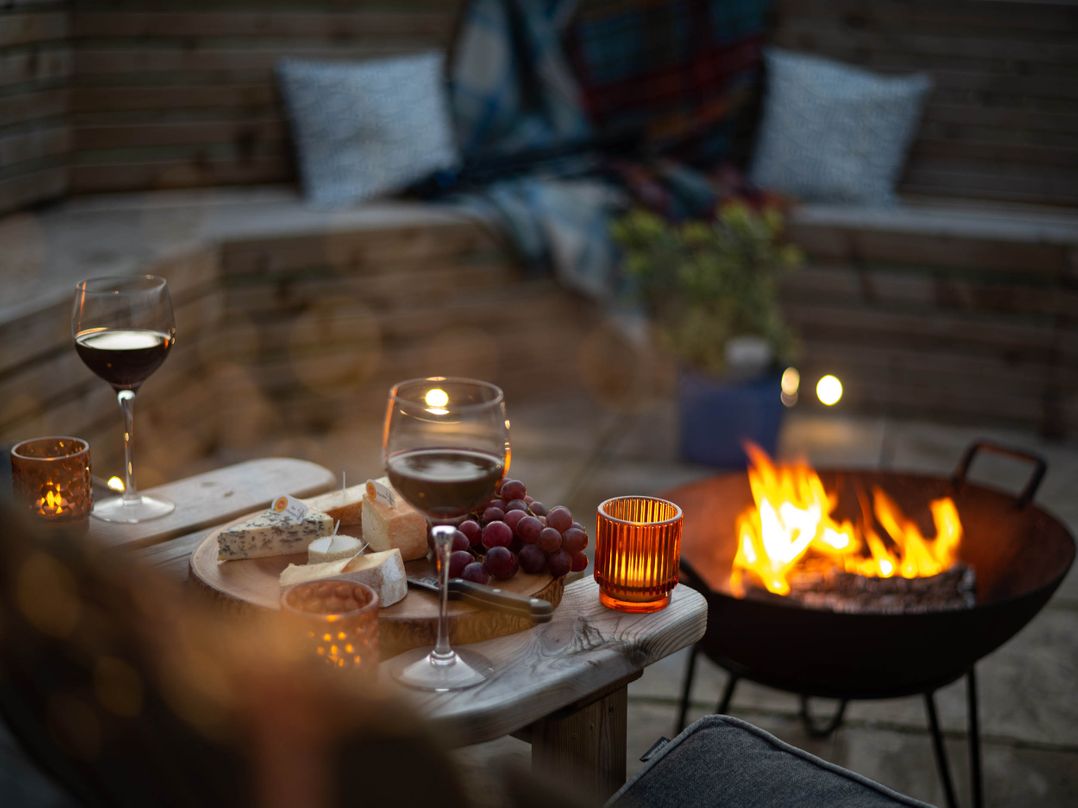 Hillside hot tub cabin with River Tay views