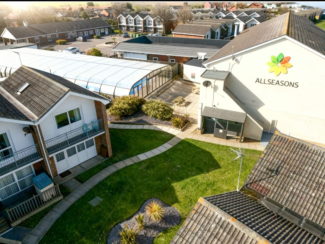 Pet-friendly villa with pool and sea views