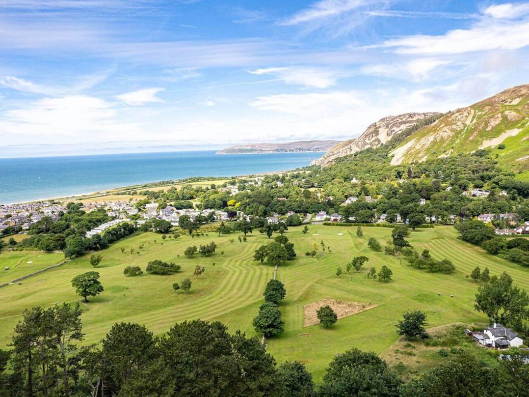 Tudor hall with hot tub, games room and sea views