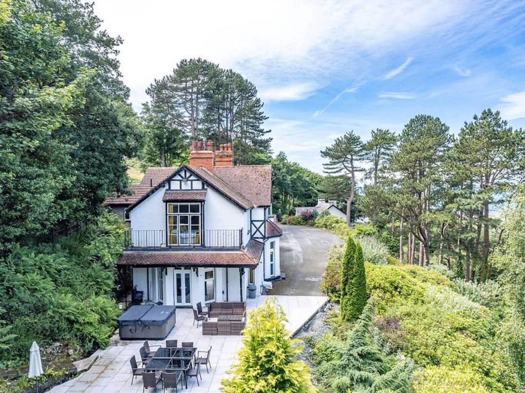 Tudor hall with hot tub, games room and sea views