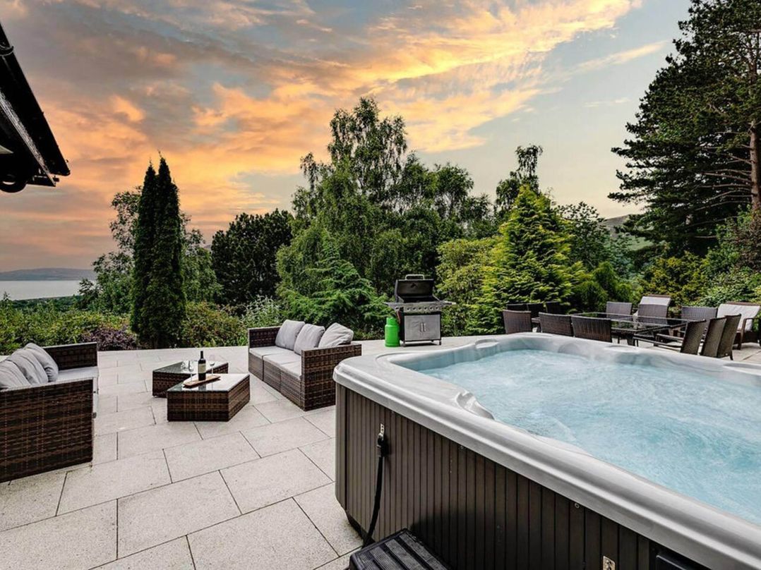 Tudor hall with hot tub, games room and sea views