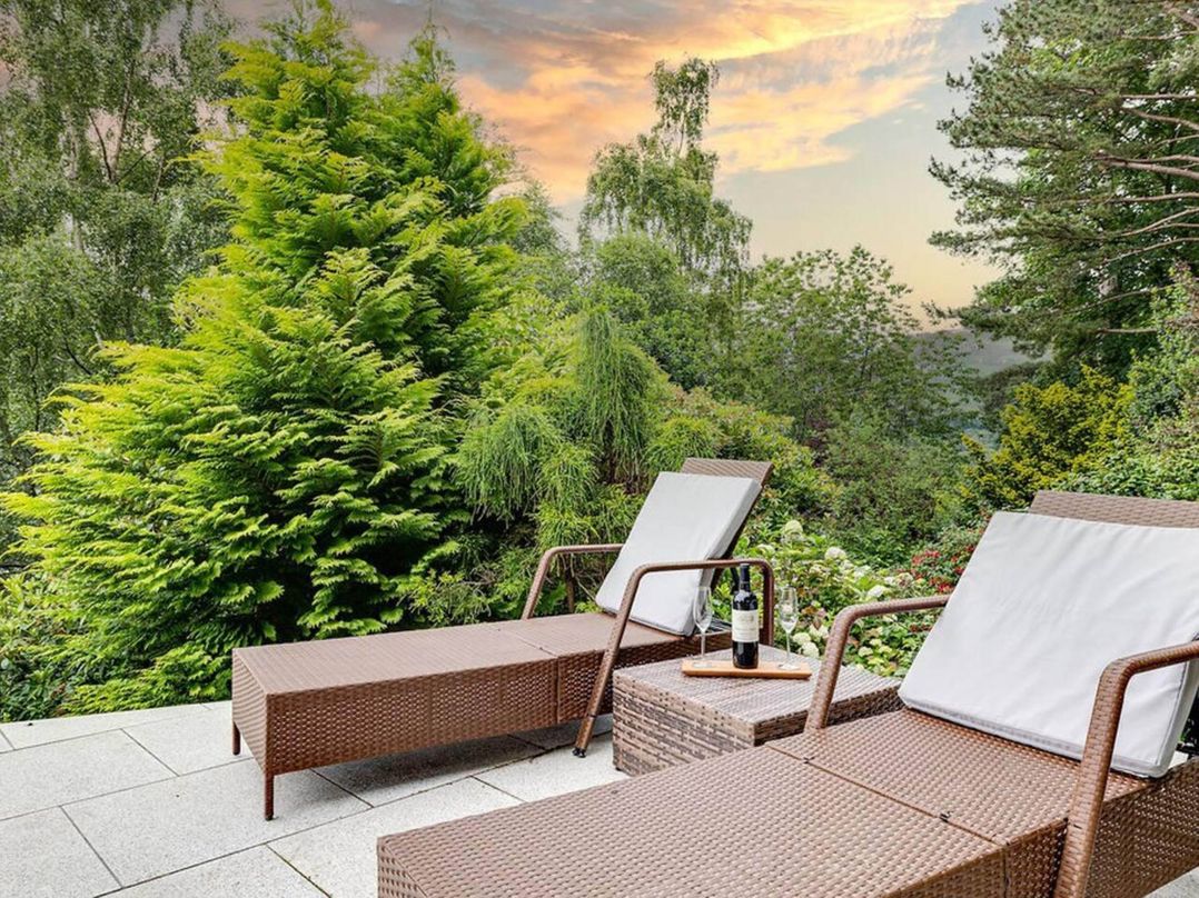 Tudor hall with hot tub, games room and sea views