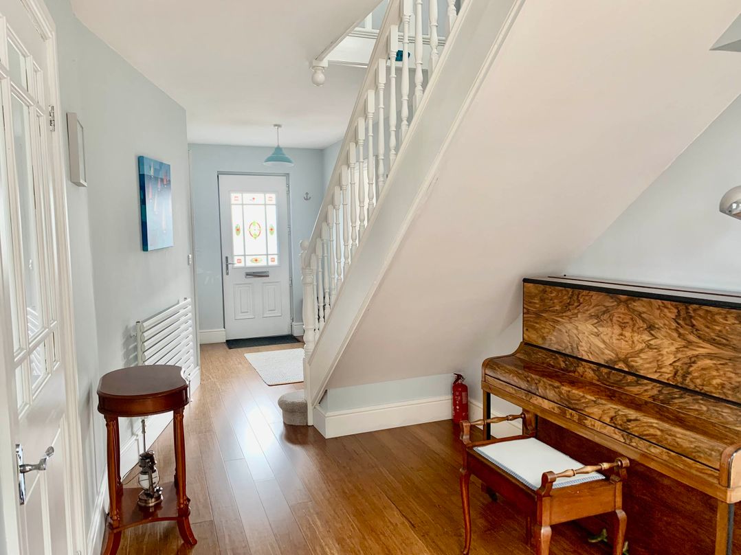 Edwardian home with sea views above the harbour