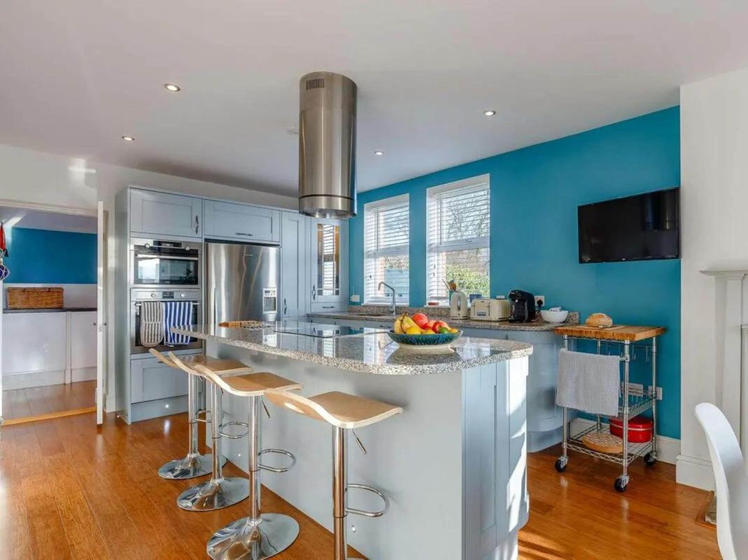 Edwardian home with sea views above the harbour