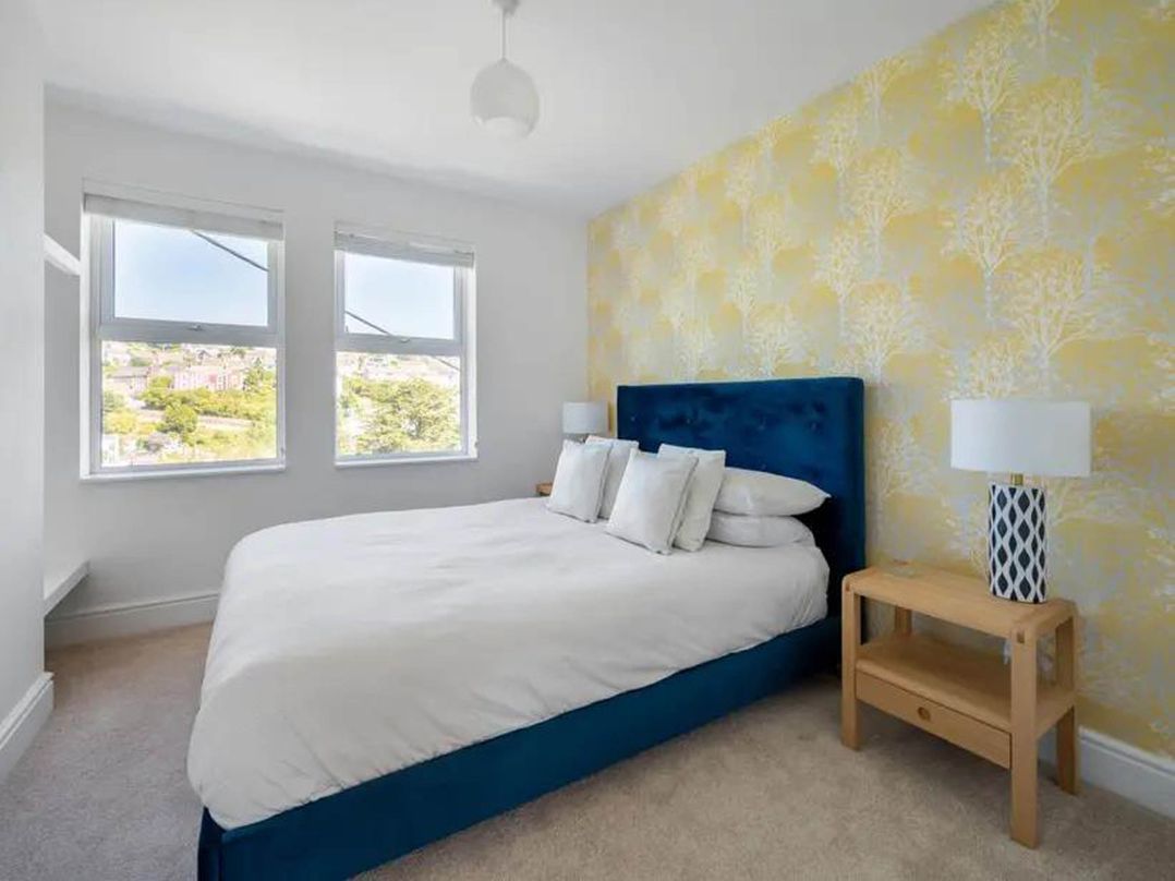 Edwardian home with sea views above the harbour