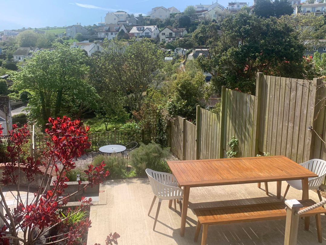 Edwardian home with sea views above the harbour