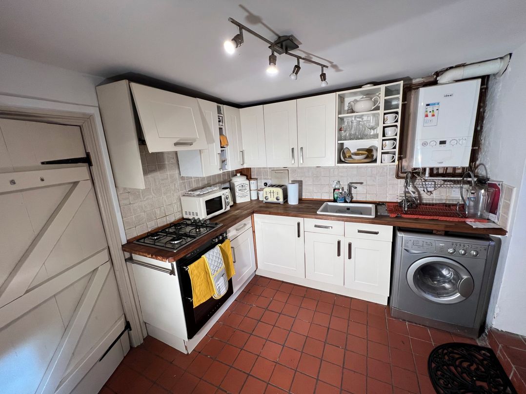 Pet-friendly cottage with walks from the door