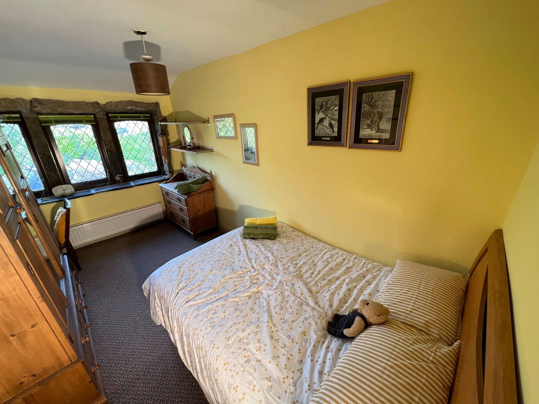 Pet-friendly cottage with walks from the door