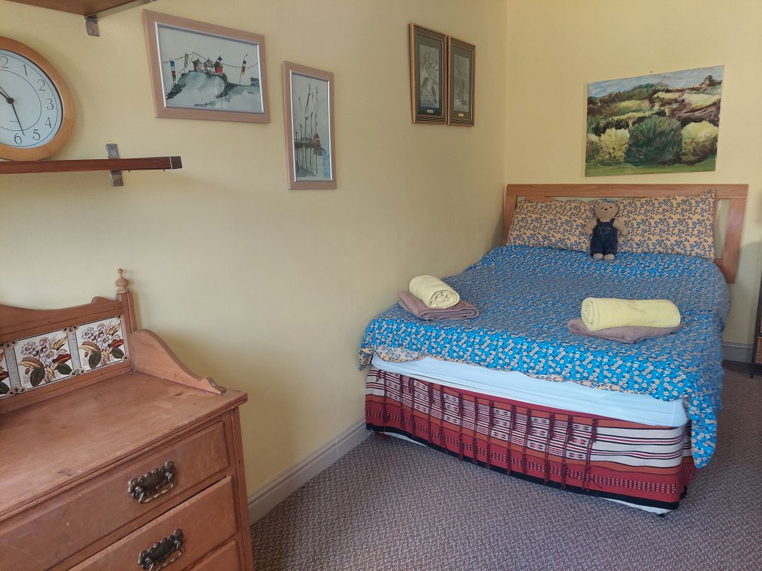 Pet-friendly cottage with walks from the door
