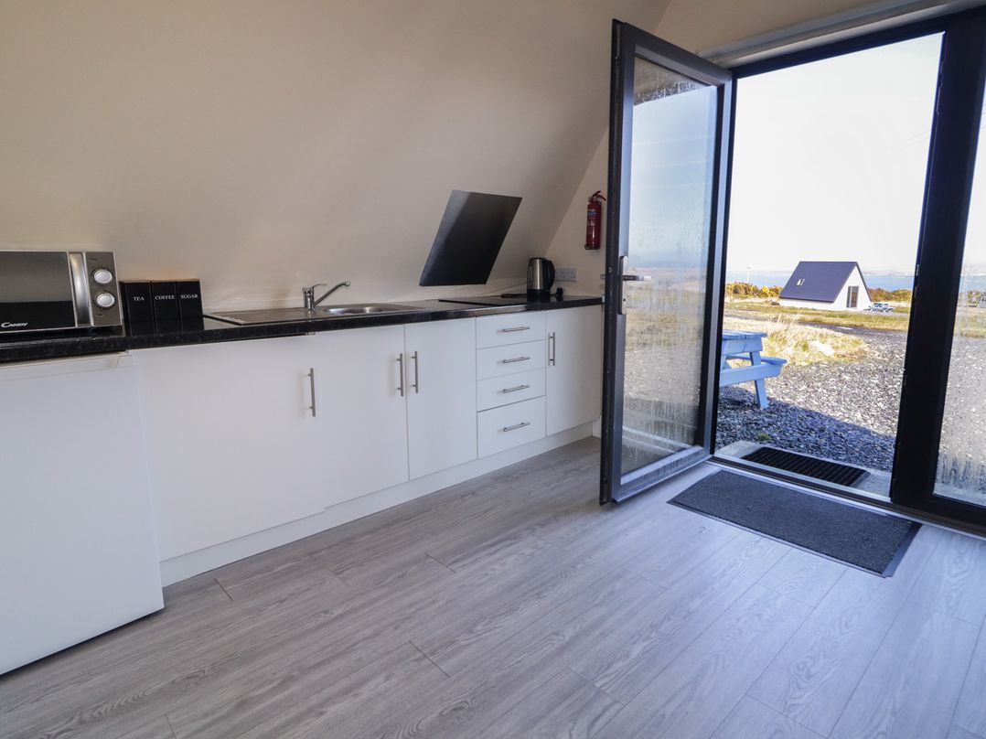 Cabin 9 Inis Beag
