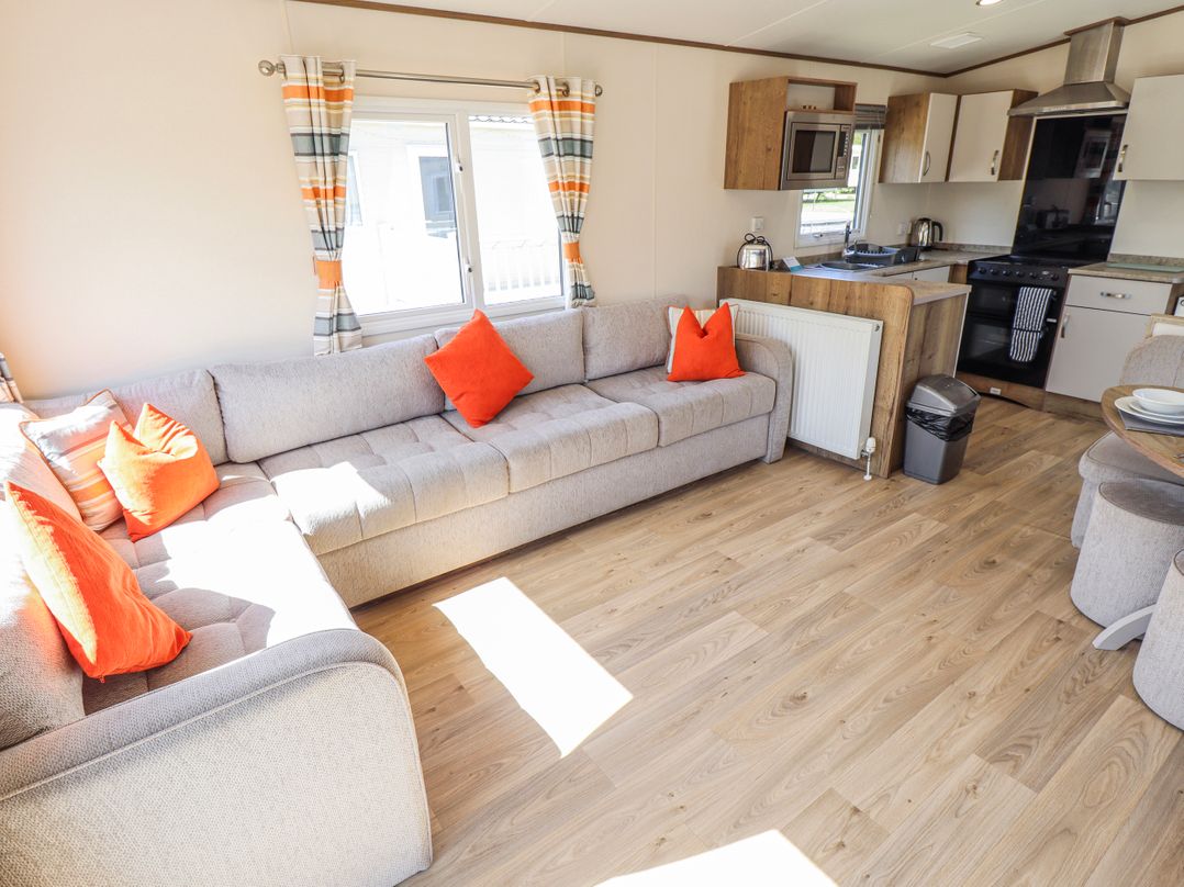 39 Larch View with hot tub