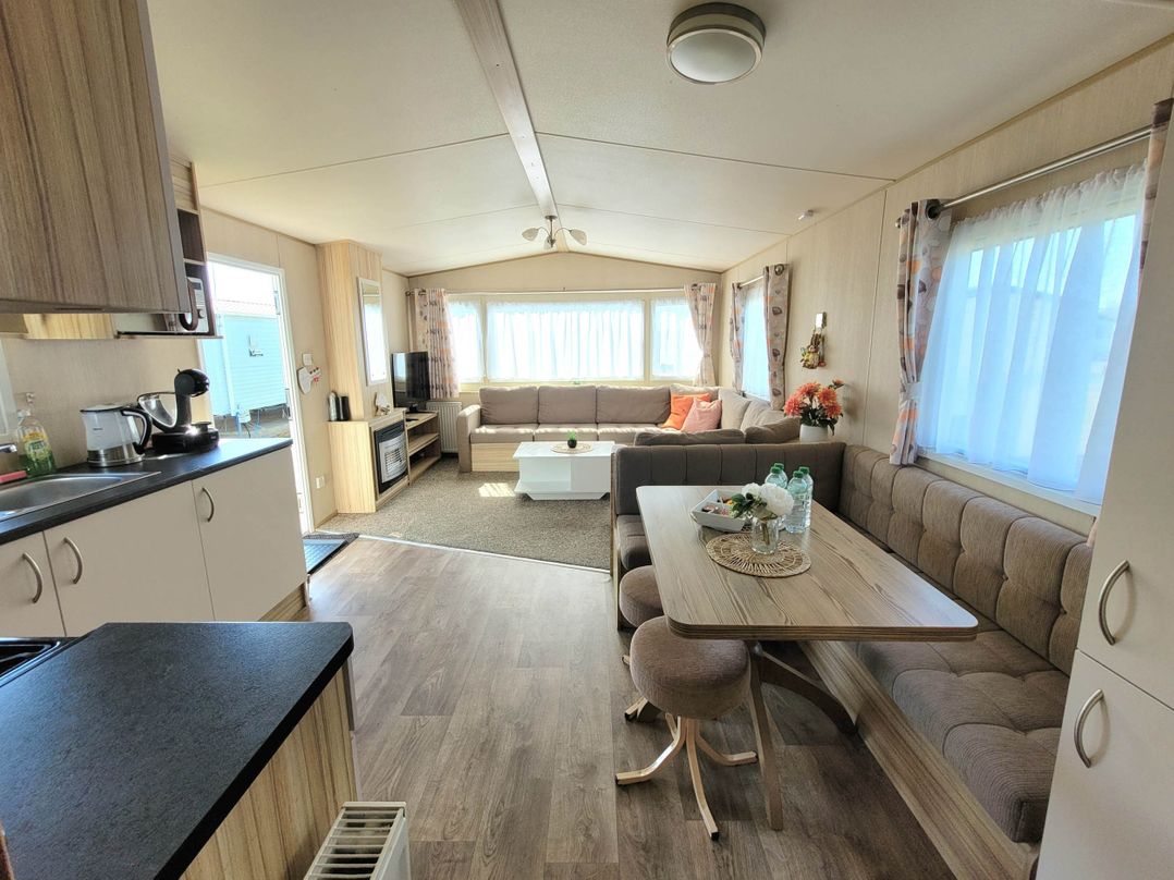 St Osyth- Sleeps8-freeparking-wifi-holidaypark
