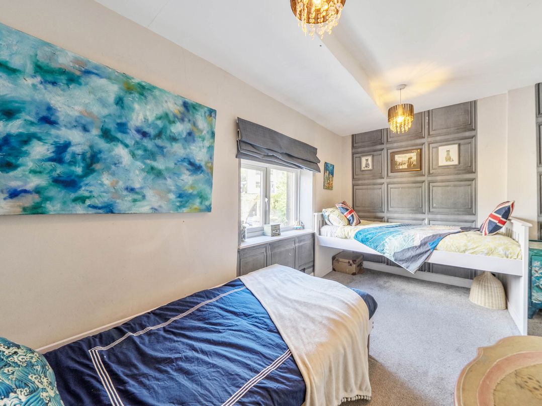 Hebden Bridge - House - Sleeps 8 - Pet Friendly