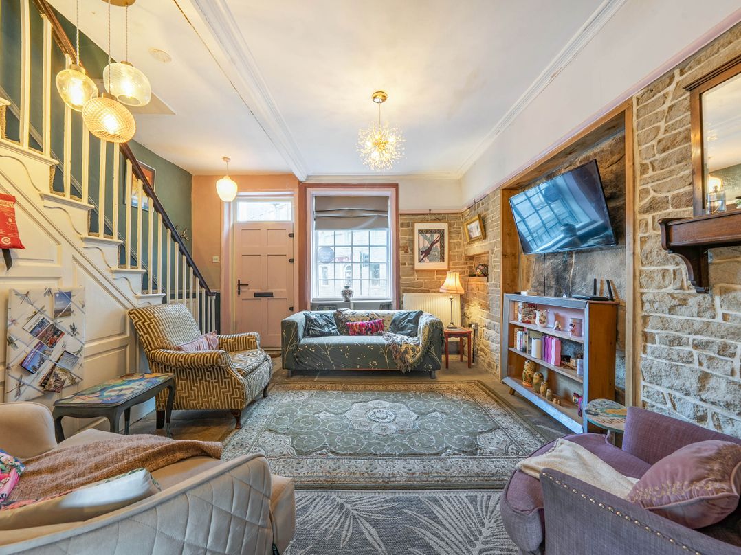 Hebden Bridge - House - Sleeps 8 - Pet Friendly