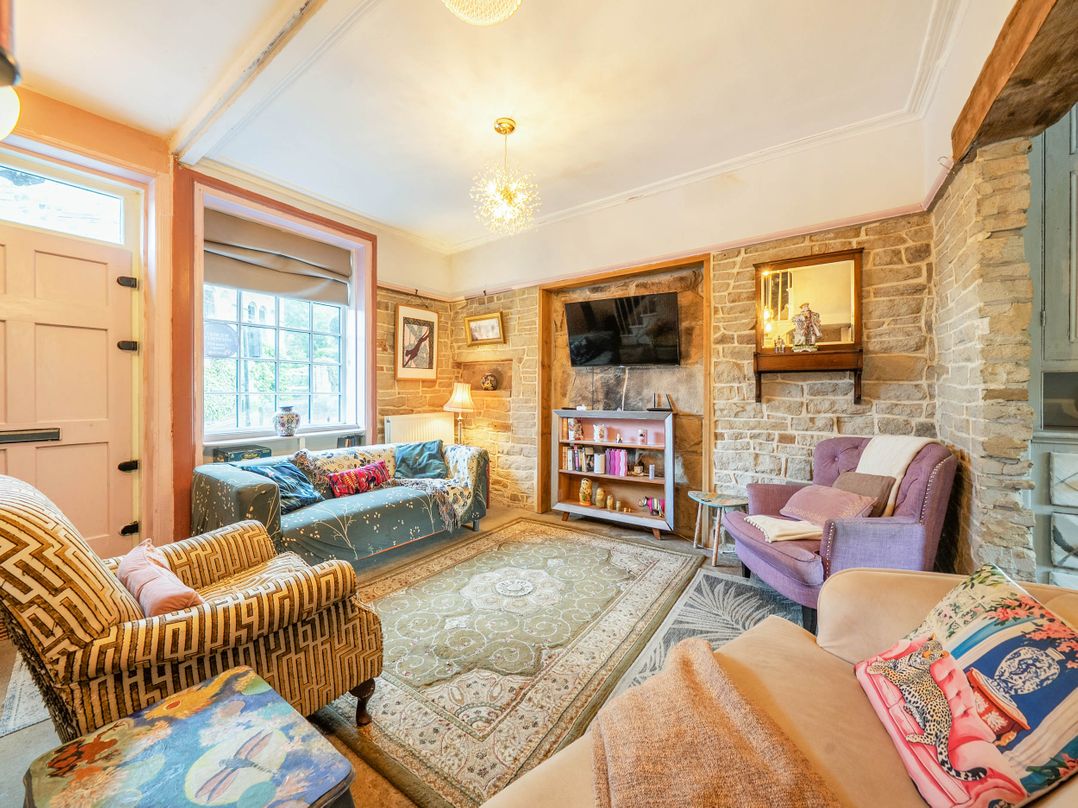 Hebden Bridge - House - Sleeps 8 - Pet Friendly