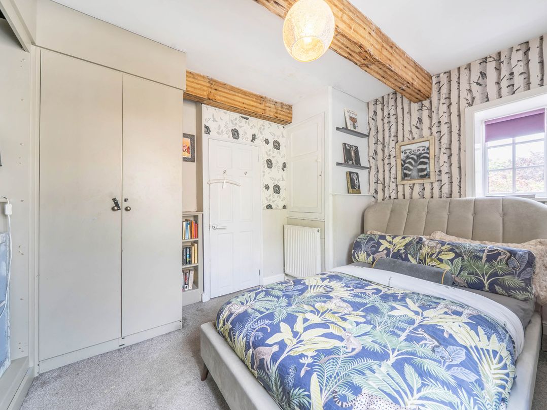 Hebden Bridge - House - Sleeps 8 - Pet Friendly